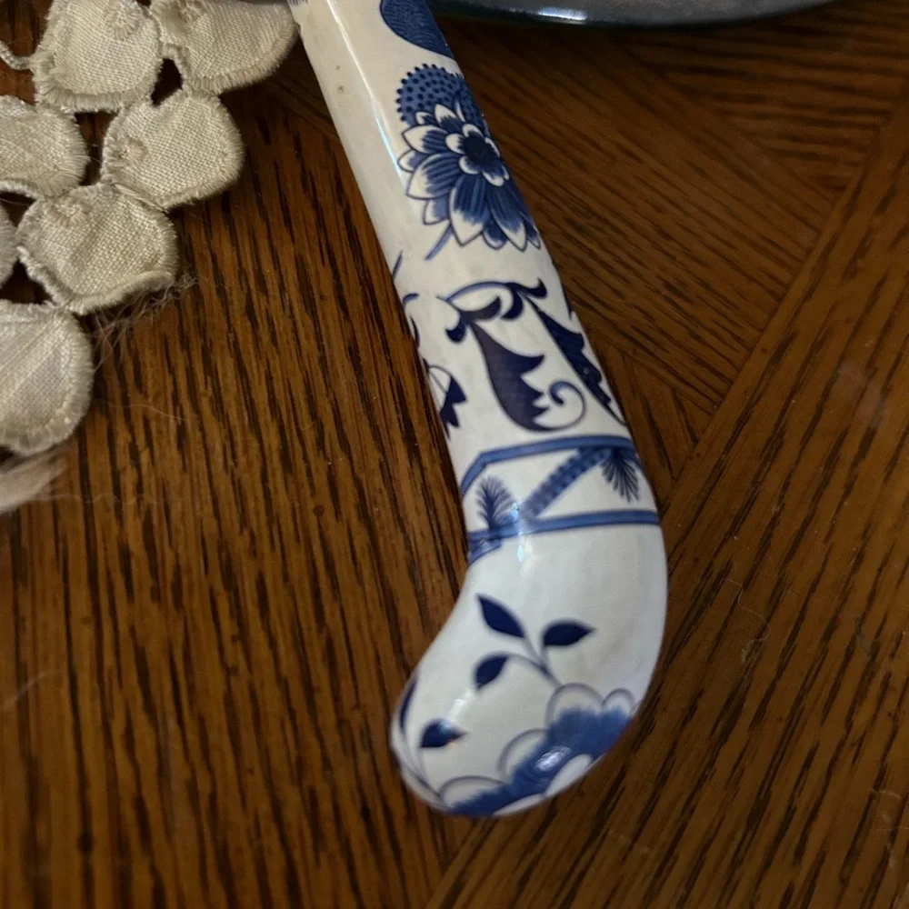 Vintage Blue Onion Porcelain Handle Stainless Steel Blade Pie or Cake Server